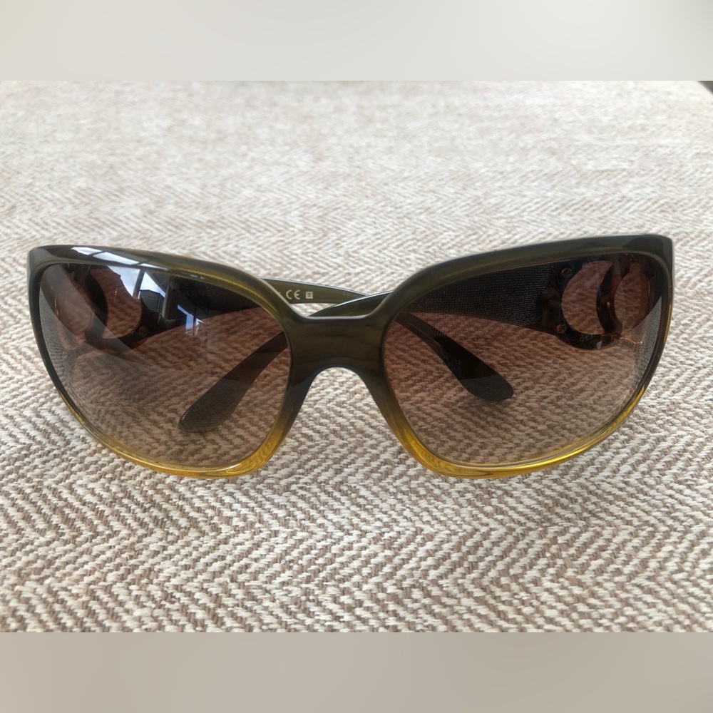 ✨AUTHENTIC ✨CHANEL logo sunglasses